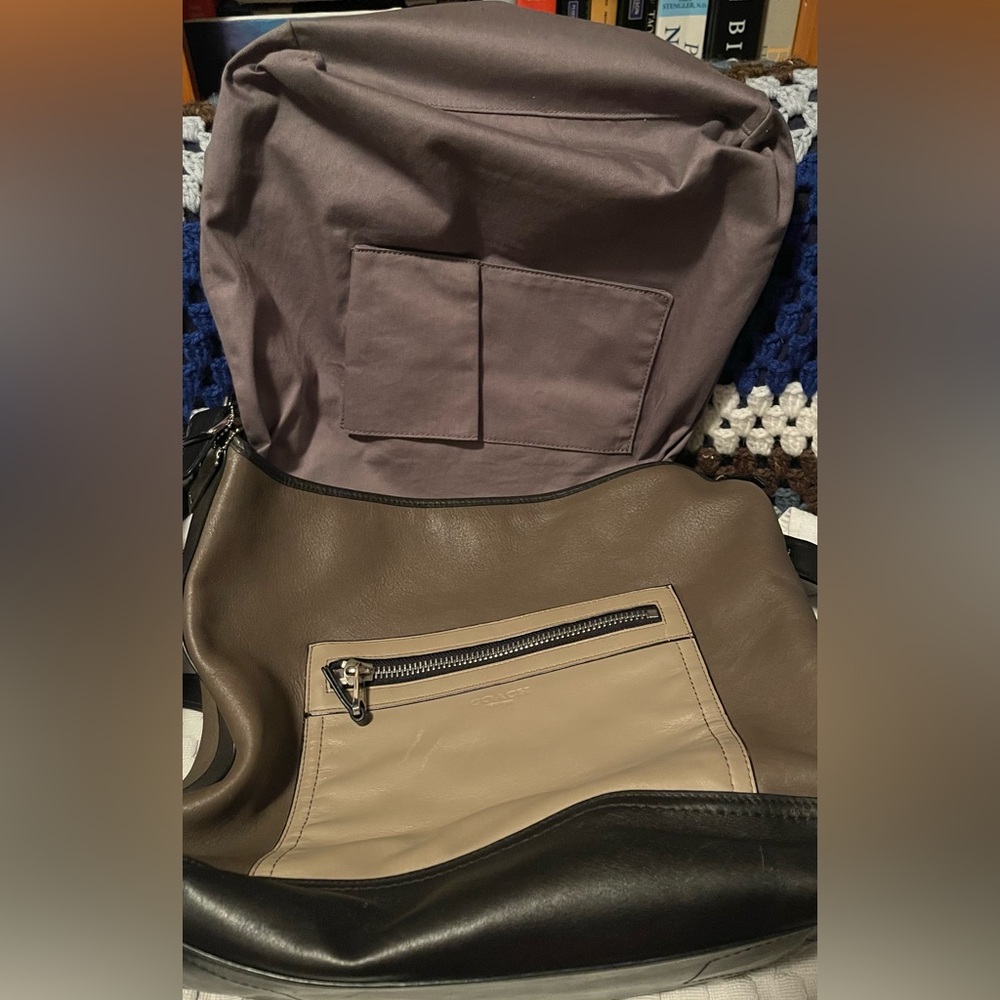 Coach Legacy Leather Bag - Gorgeous Colour Block Design No. E1220-19979 in EUC - Picture 15 of 16